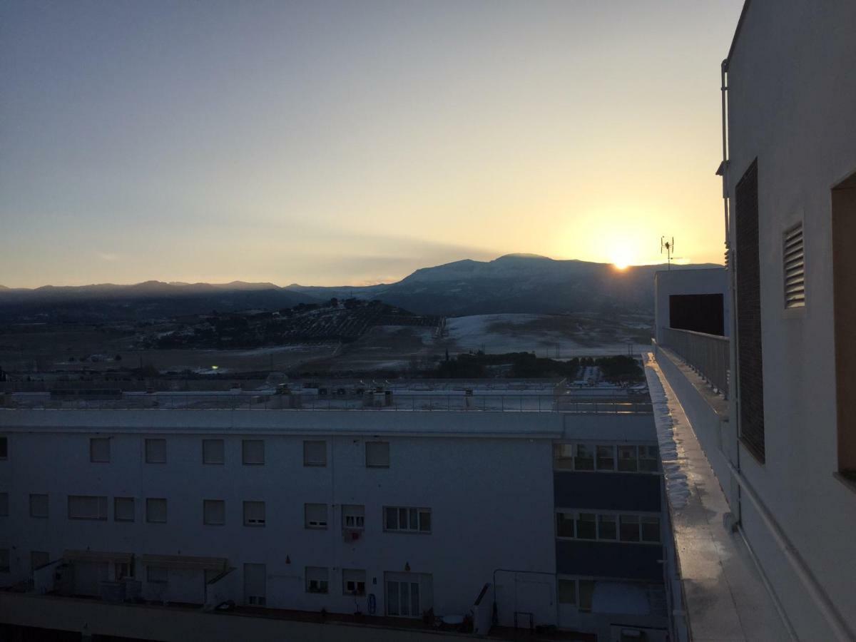 Atico Rilque, Apartamentos Independientes Con Jacuzzi Privado Y Terraza En Ρόντα Εξωτερικό φωτογραφία